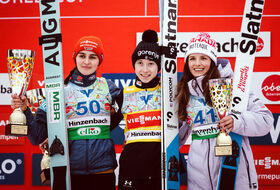 23.02.2025 - Podium PŚ Pań w Hinzenbach